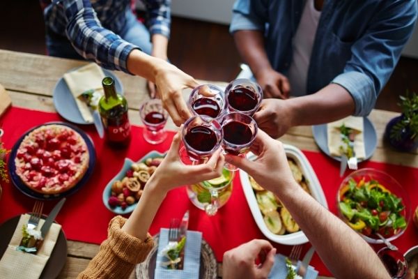 Friendsgiving: How to Throw a Successful Dinner Party