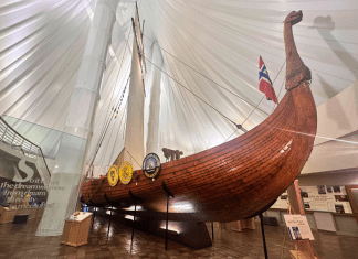 Hjemkomst Center ship