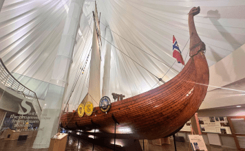 Hjemkomst Center ship
