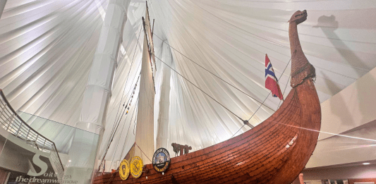 Hjemkomst Center ship