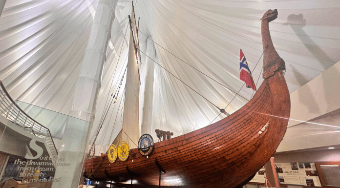 Hjemkomst Center ship