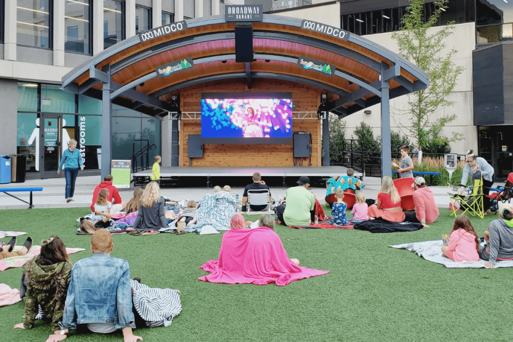 summer outdoor movies fargo